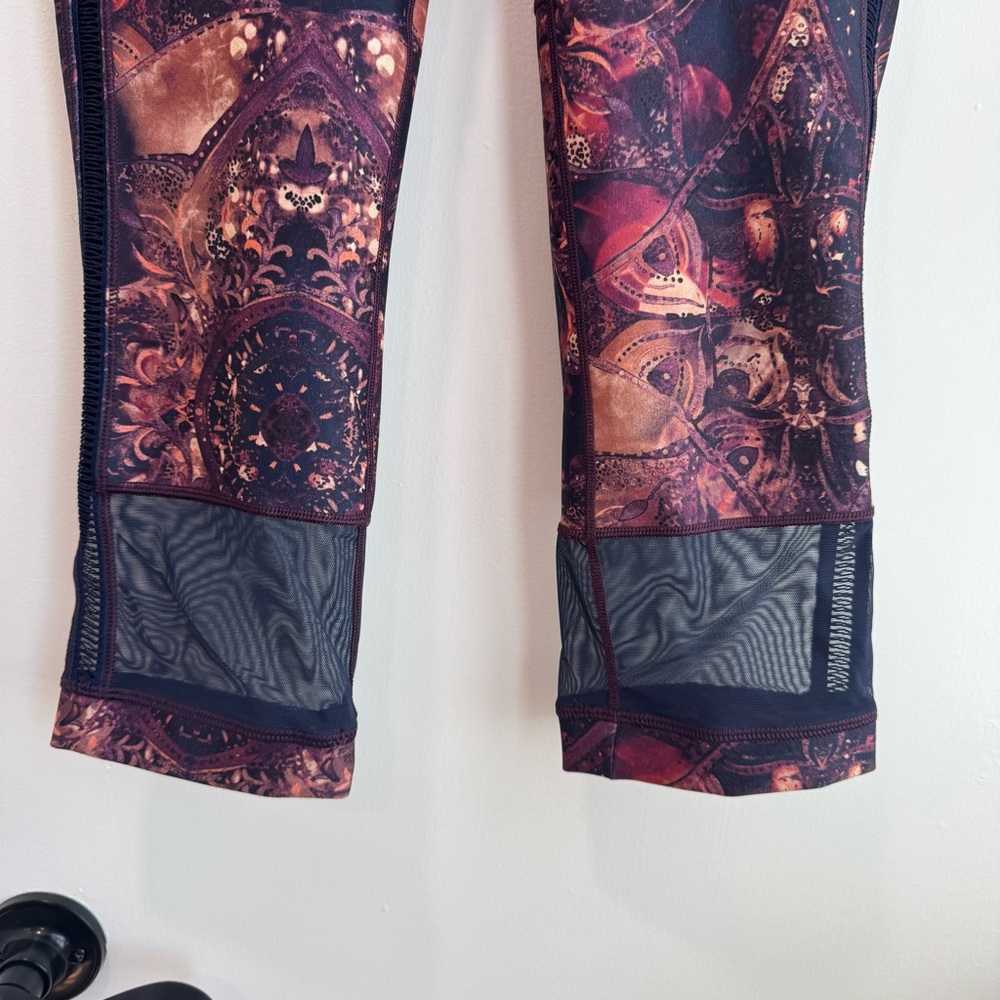 Calia by Carrie Underwood size Small NWT Patterned Cropped Leggings - Picture 2 of 6